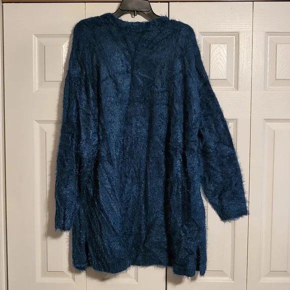 NWT Chelsea & Theodore sweater - Picture 2 of 3